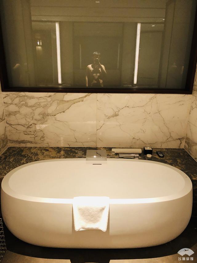 一晚40000元的天津于家堡洲际总统套房，大佬来一趟只为洗澡