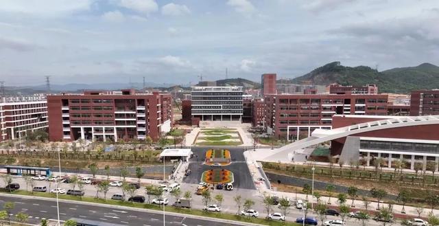 校内将建“高铁站”，广州铁职院科教城新校区迎来首届新生！