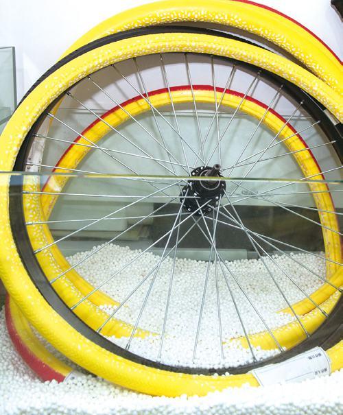 小黄车是实心胎还是充气胎，共享单车实心轮胎