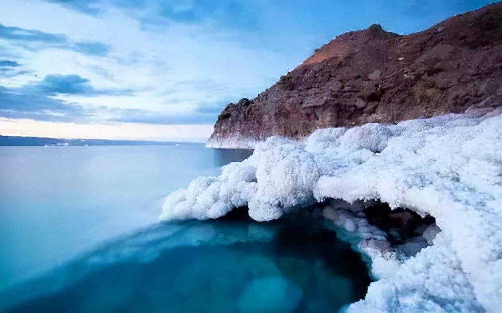 死海：世界上最咸的湖