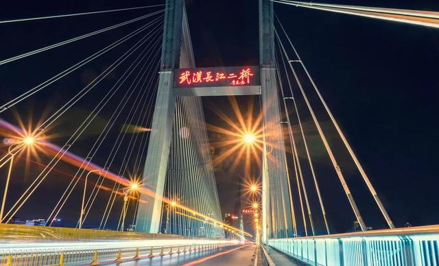 武汉长江大桥建成的时间和作用