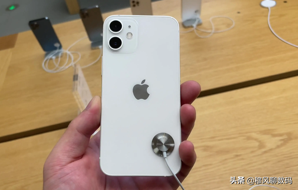 iPhone 12：给中国用户降1700元，没买的可以下手了
