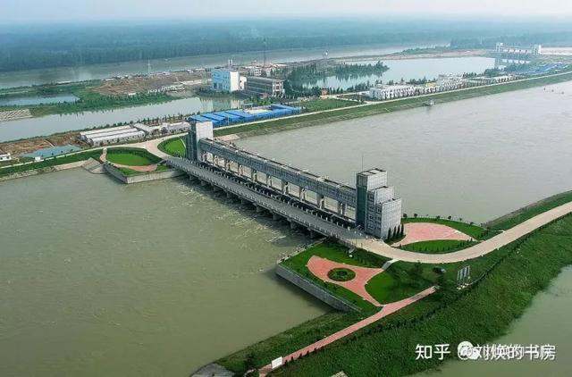 黄河最后流入哪个海，长江最后流经哪个市