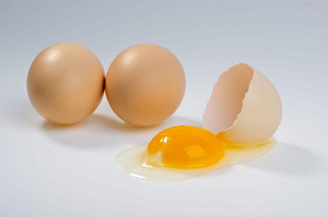 正常人一天吃三个鸡蛋会怎么样，孩子鸡蛋吃多了有什么坏处