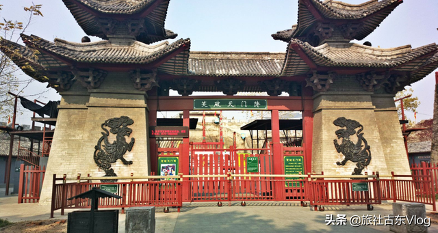 横店影视城位于中国东阳市横店，是国家AAAA级旅游区