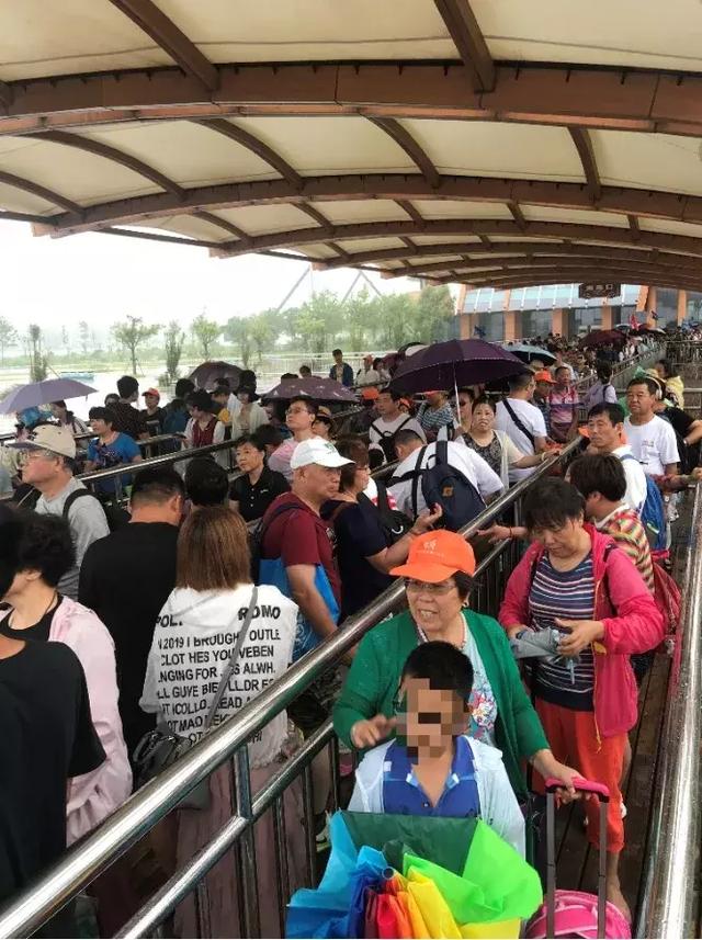 唐山国际旅游岛遇暴雨　千余游客有序撤离