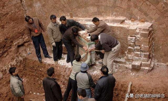 老照片：明太祖朱元璋二十三子郢靖王墓考古现场，图5为出土文物