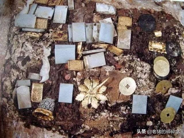 老照片：明太祖朱元璋二十三子郢靖王墓考古现场，图5为出土文物