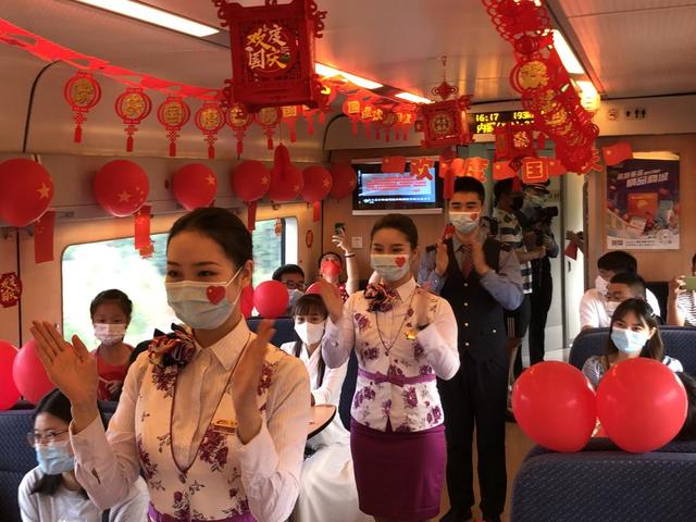 9月30日，成雅铁路雅安至重庆直达动车首发