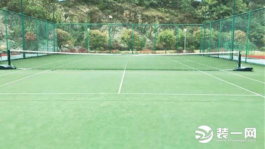 网球场地标准尺寸是多少？网球场地面用什么材料好？