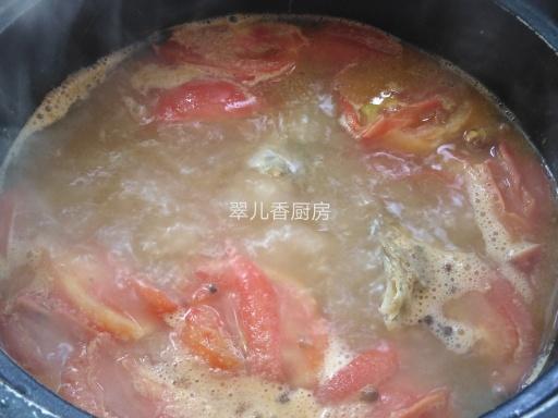 如何正确做白乌鱼的烹饪与食用，番茄煮鱼汤有什么营养